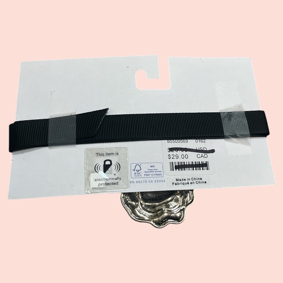 Urban Outfitters Rosette Silver Flower Pendant  Choker Necklace - Picture 2 of 3